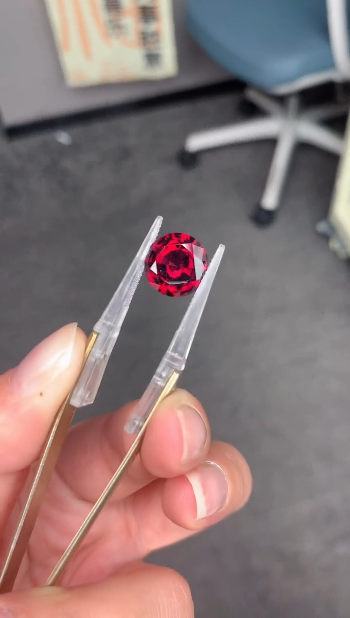 【闪购商品】石榴石裸石未镶嵌7.6ct镁铝榴石