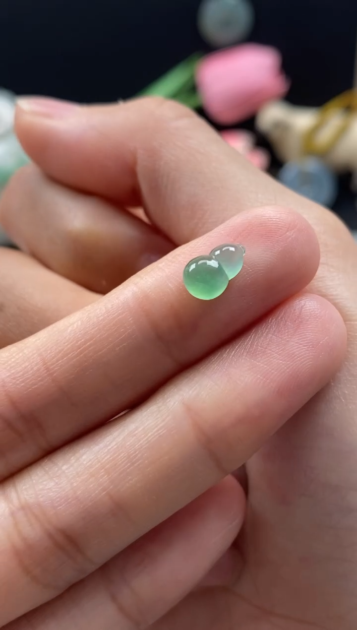 【闪购商品】翡翠颈饰未镶嵌翡翠冰绿葫芦