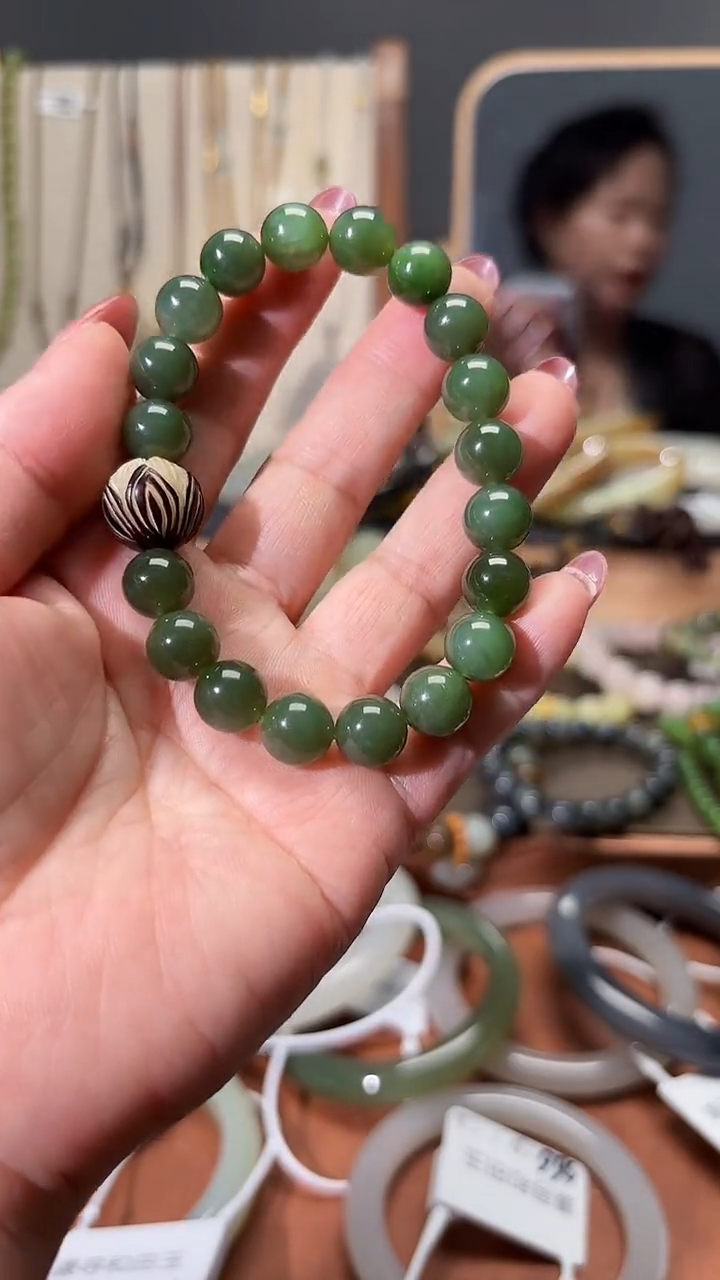 手串未镶嵌和田玉（碧玉）1