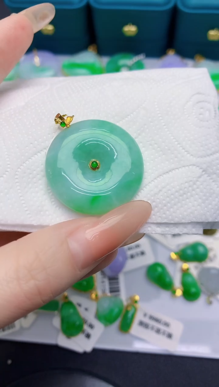 颈饰18K金镶嵌翡翠缅甸天然翡翠A货