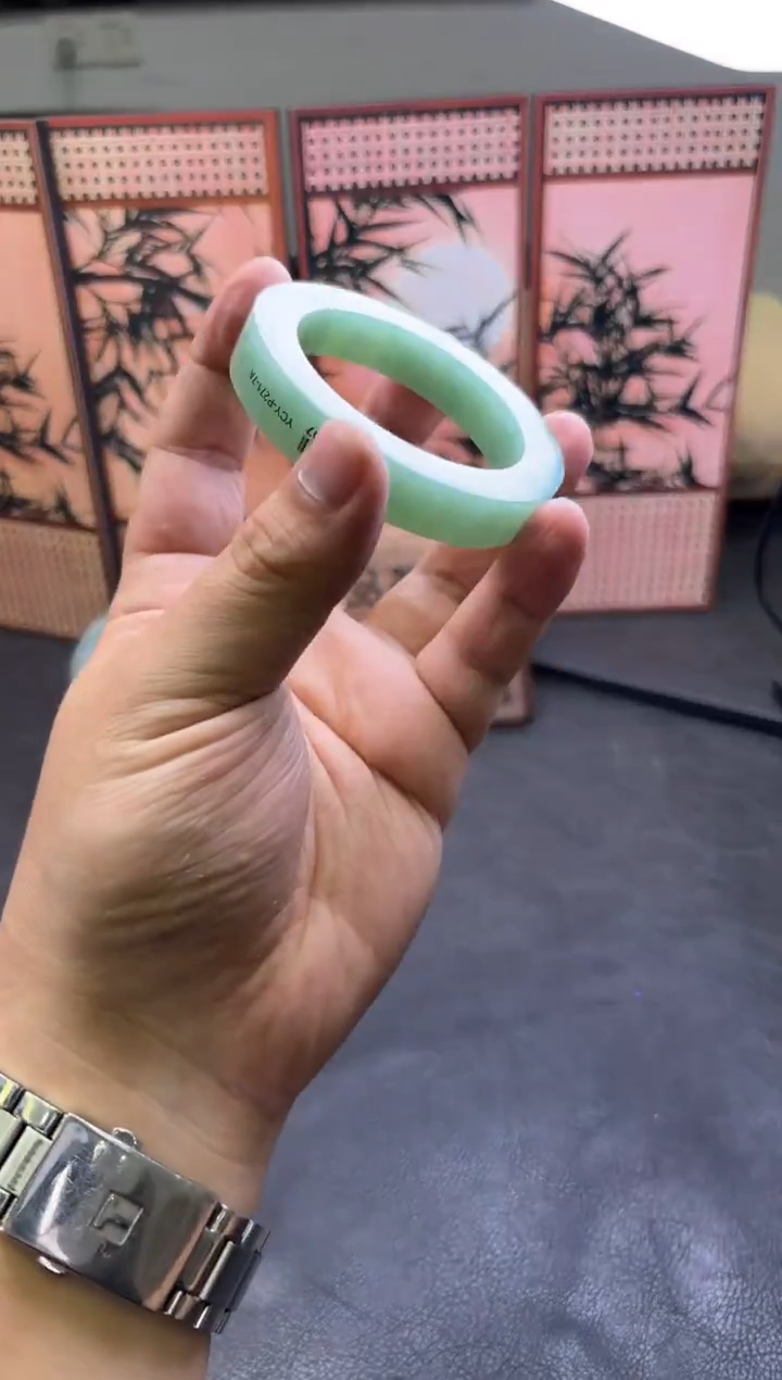 未镶嵌手镯定制翡翠小*母手镯