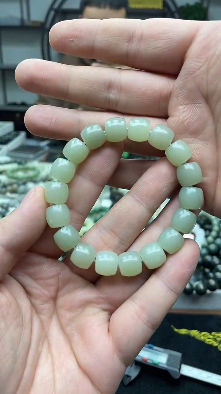 未镶嵌手串和田玉新疆且末青白12有棉..介意勿拍