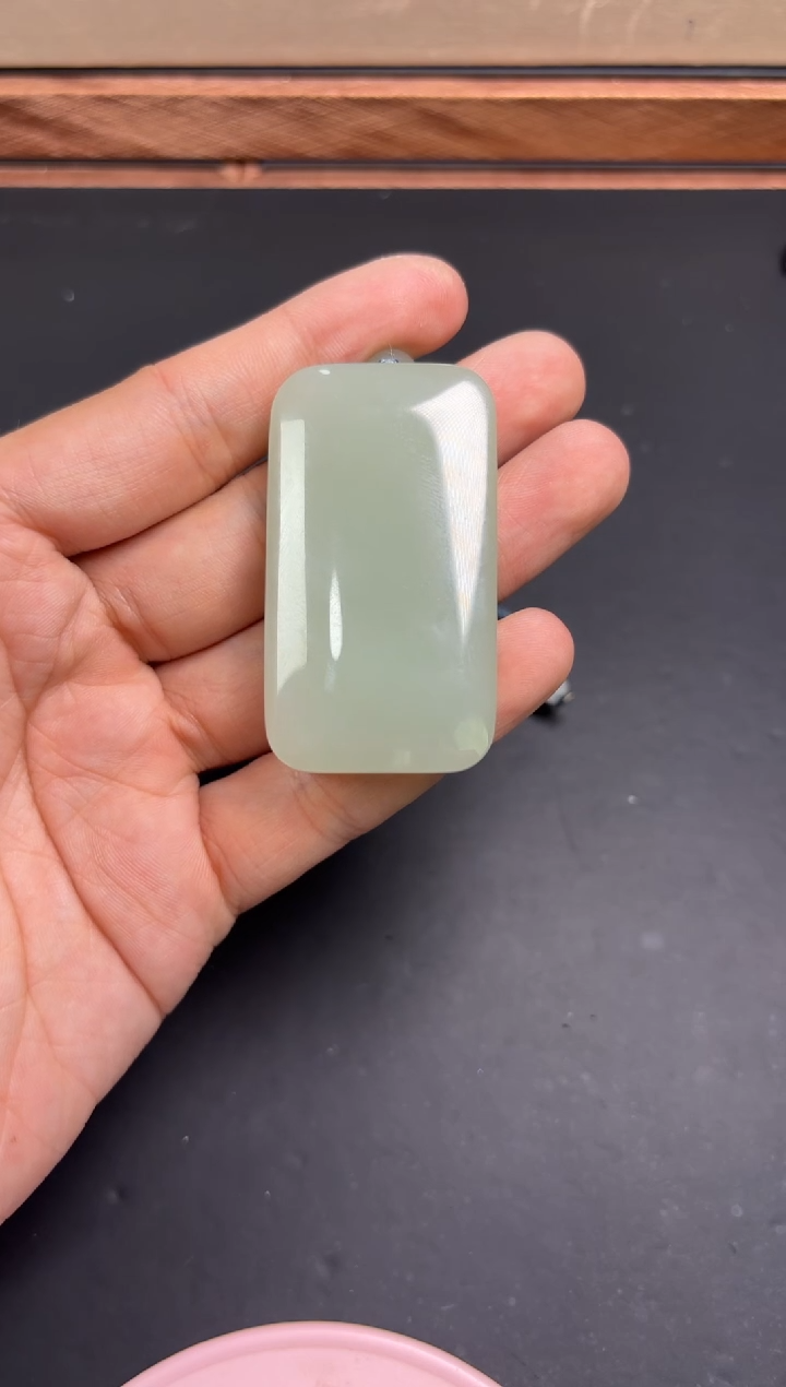 【闪购商品】和田玉吊坠(赠链)未镶嵌且末微色差近矿吊坠