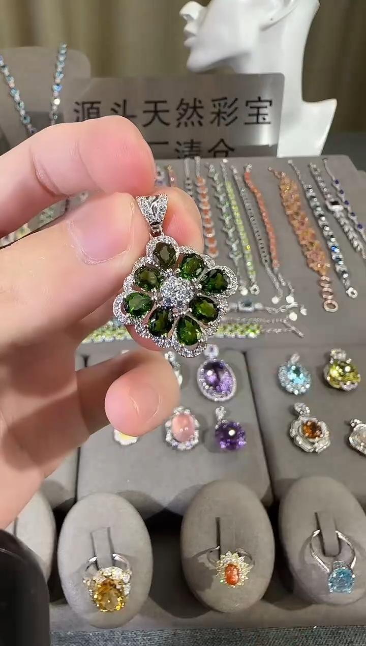 银S925镶嵌透辉石吊坠20mm吊坠设计款