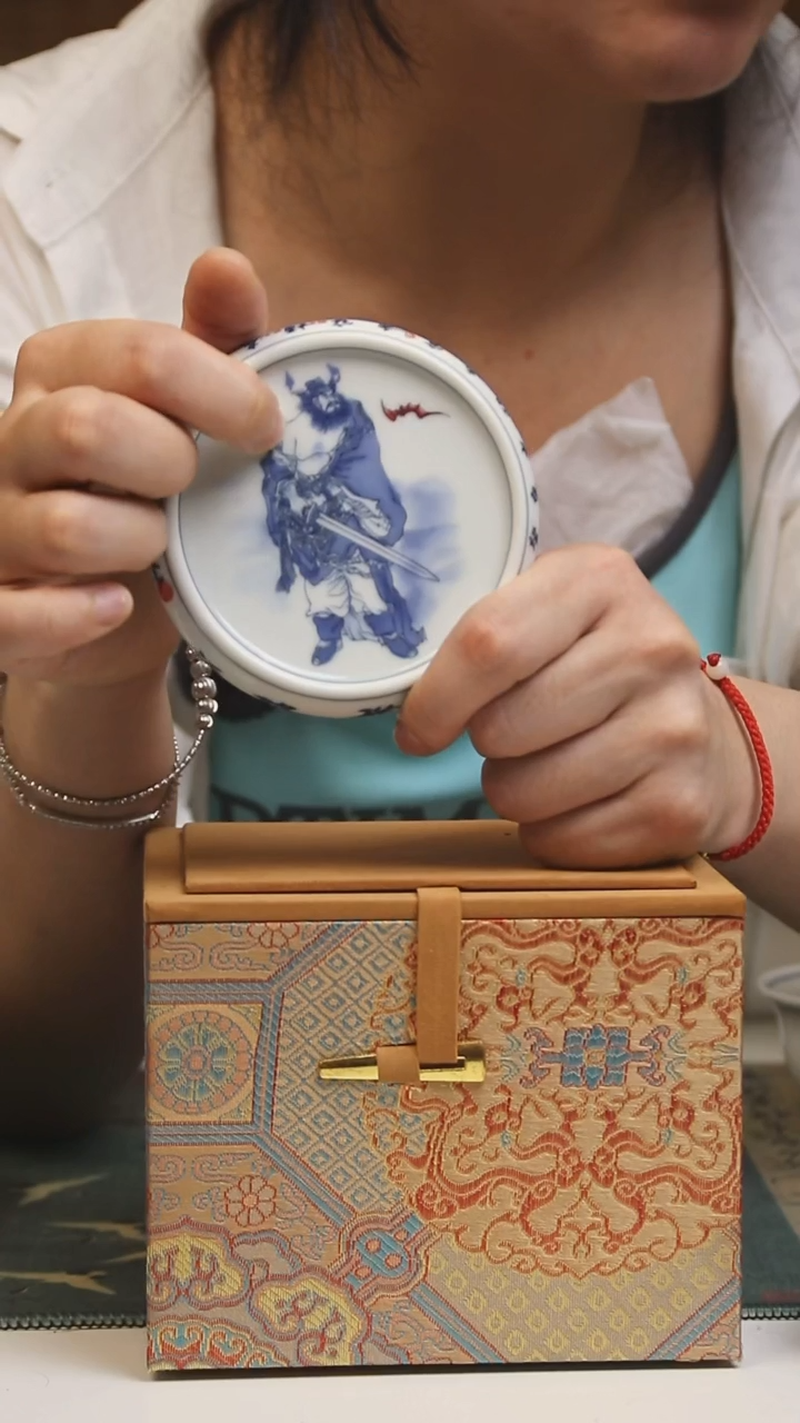 景德镇高温瓷钟馗伏魔盖置