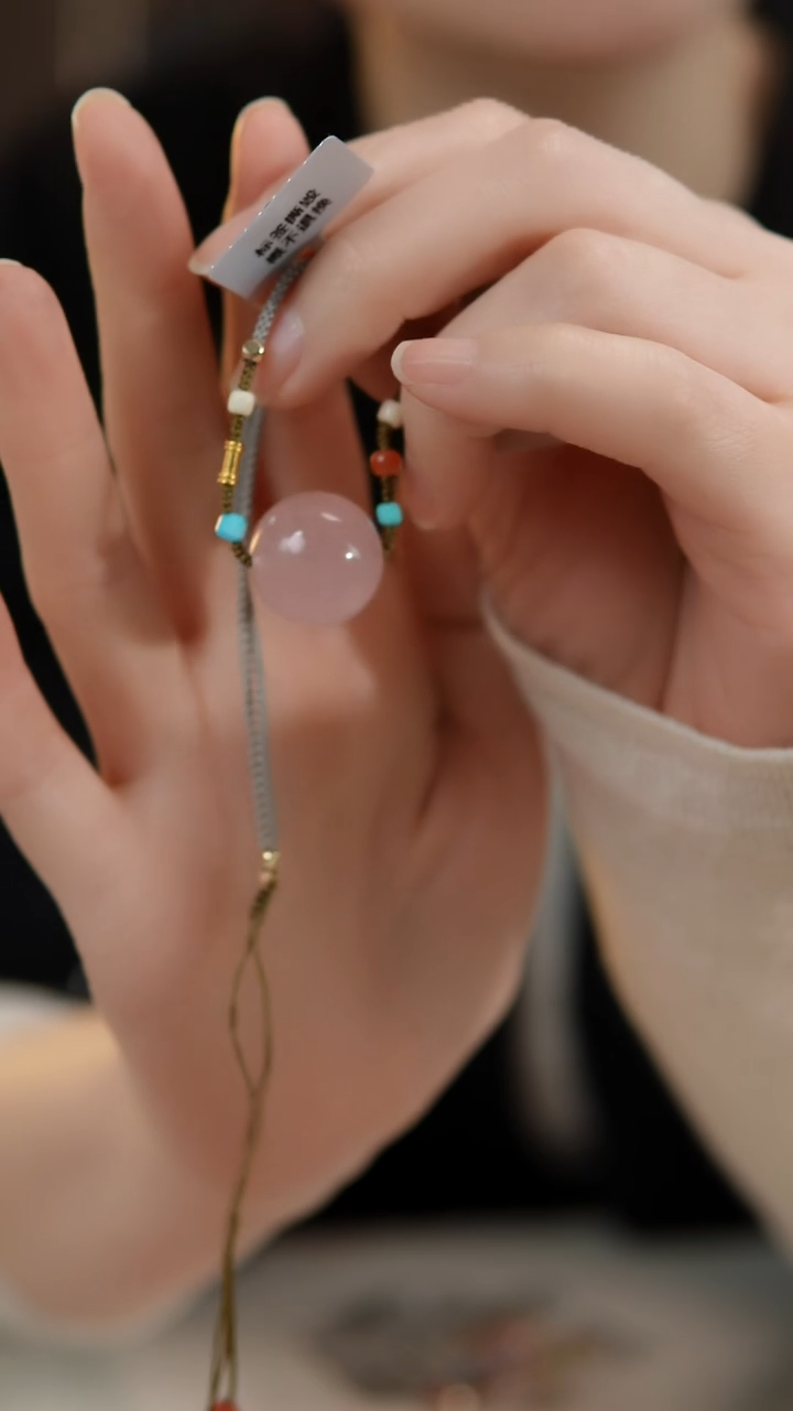 颈饰未镶嵌芙蓉石粉晶单珠吊坠