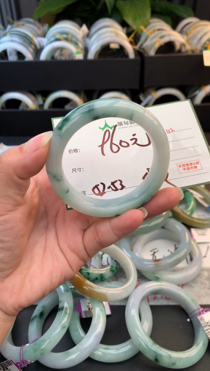 未镶嵌定制翡翠H****n毛货需精细抛光+多人