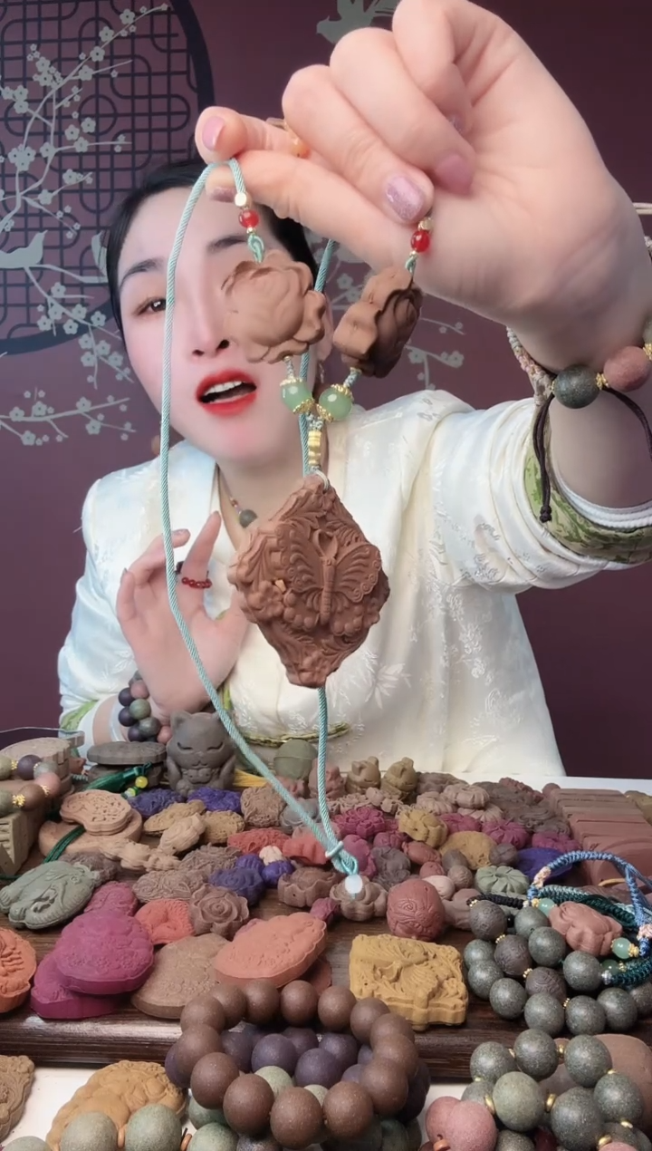 【闪购商品】泥塑国色天香蝴蝶+2个国色花朵项链（绿珠子）