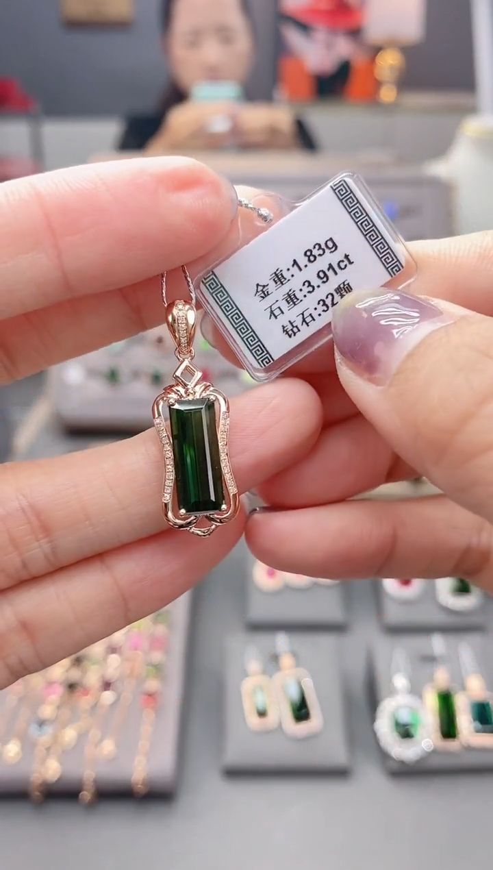 颈饰18K金镶嵌碧玺3.91    