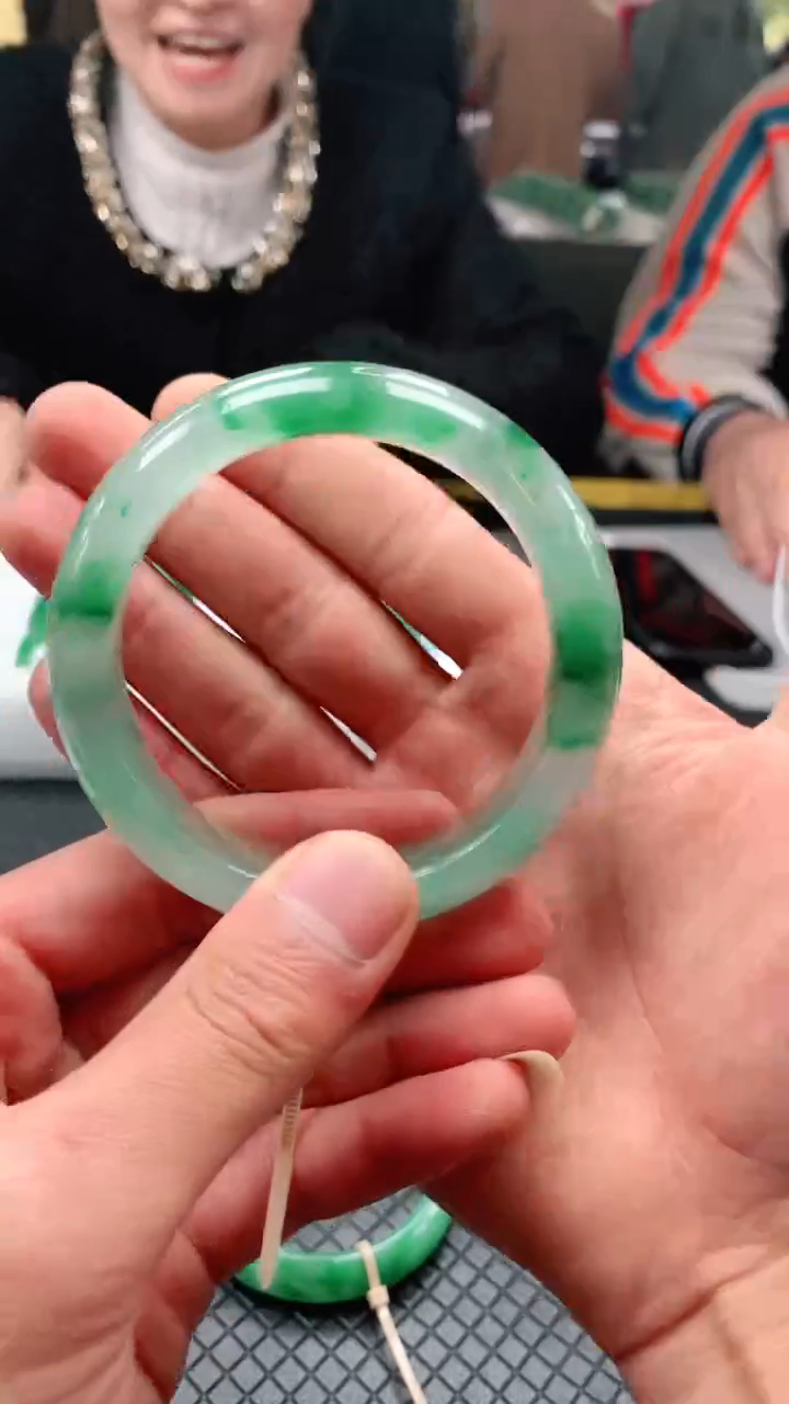 【闪购商品】石英质玉手镯未镶嵌冰飘花手镯