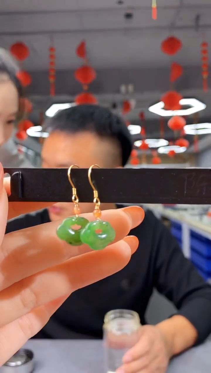 银S925镶嵌和田玉耳坠yp