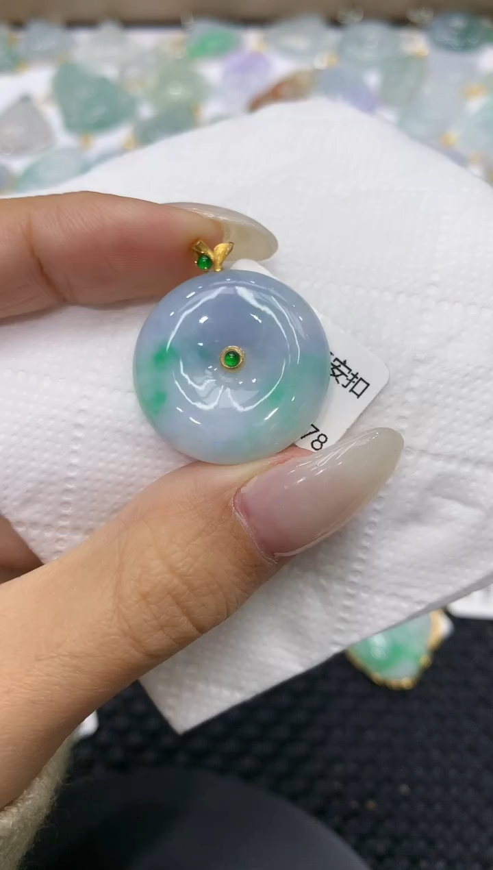 颈饰18K金镶嵌翡翠111111111111