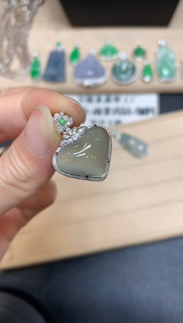 【闪购商品】翡翠颈饰18K金镶嵌【无服务费