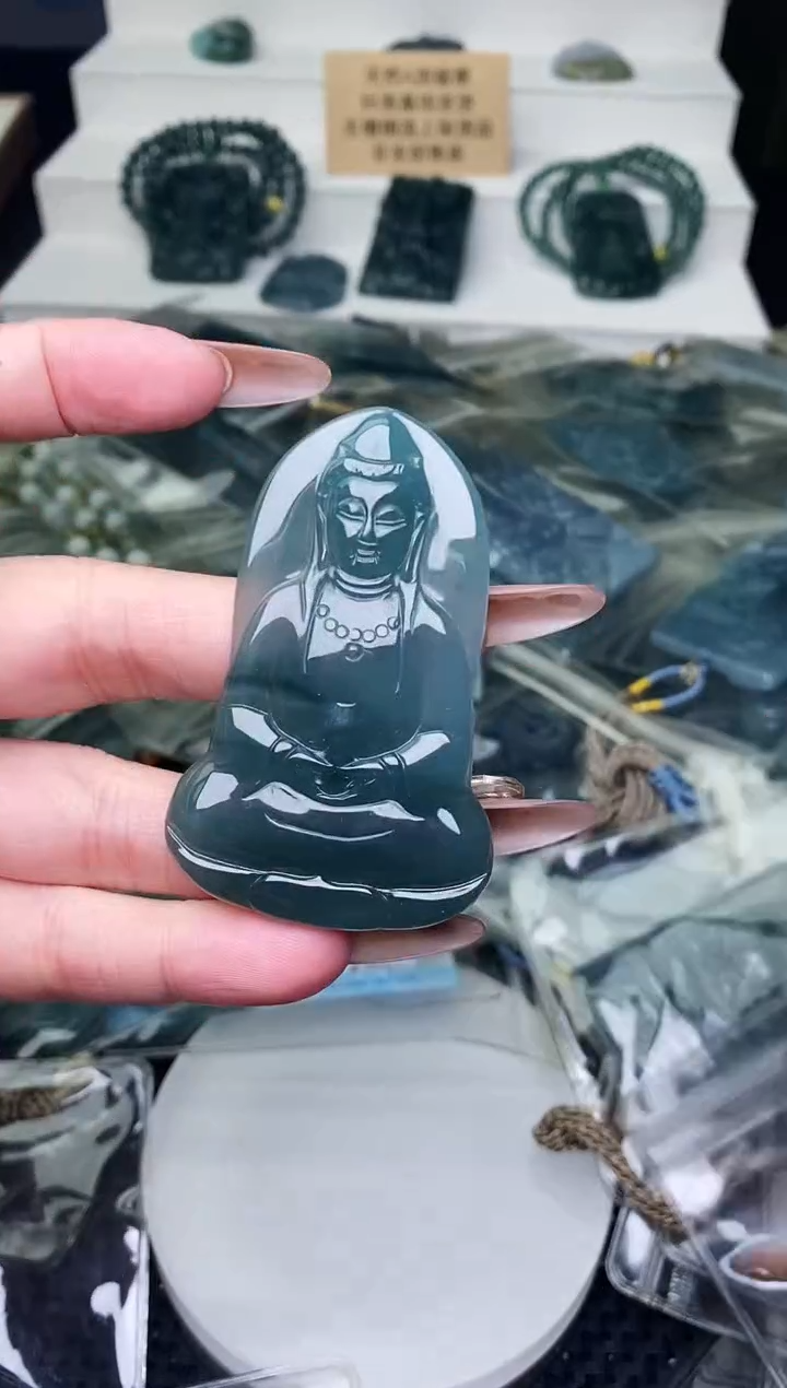 颈饰未镶嵌翡翠 