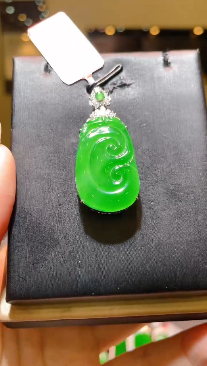 【闪购商品】翡翠吊坠(赠链)18K金镶嵌A50
