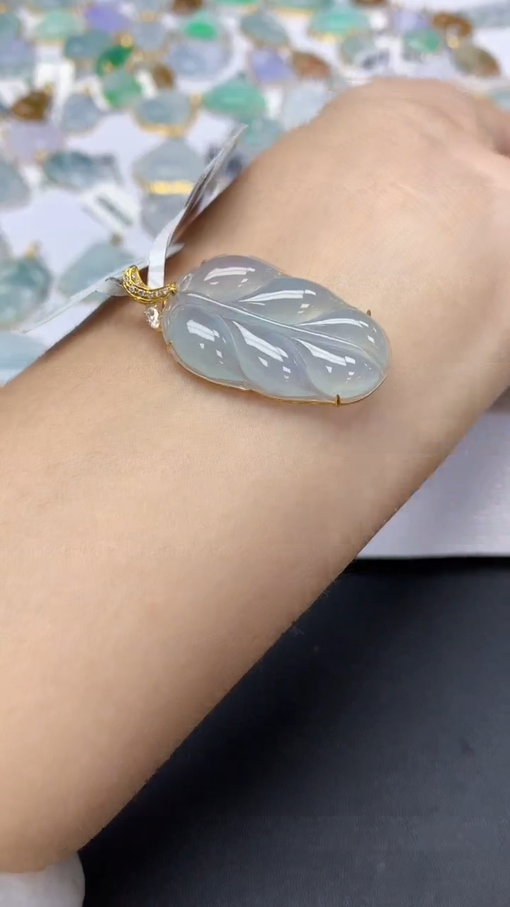 翡翠18K金镶嵌颈饰天然a货翡翠