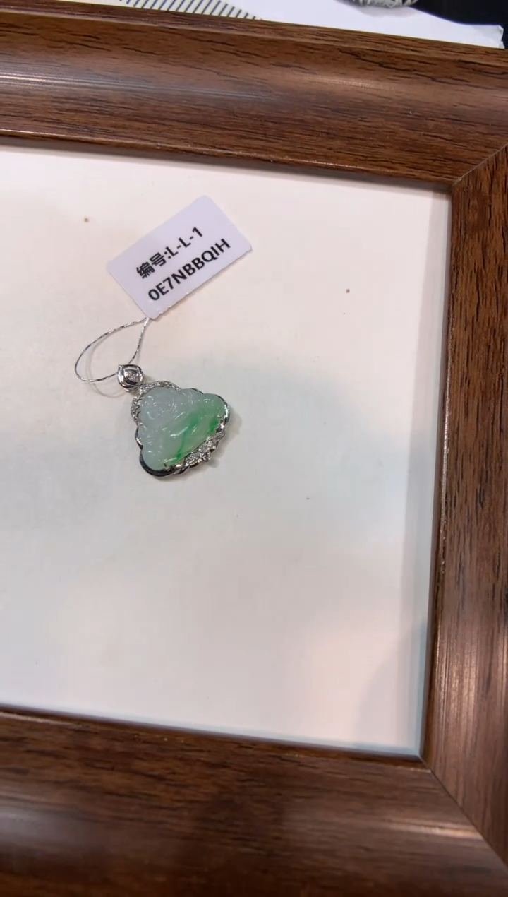 颈饰18K金镶嵌翡翠佛公