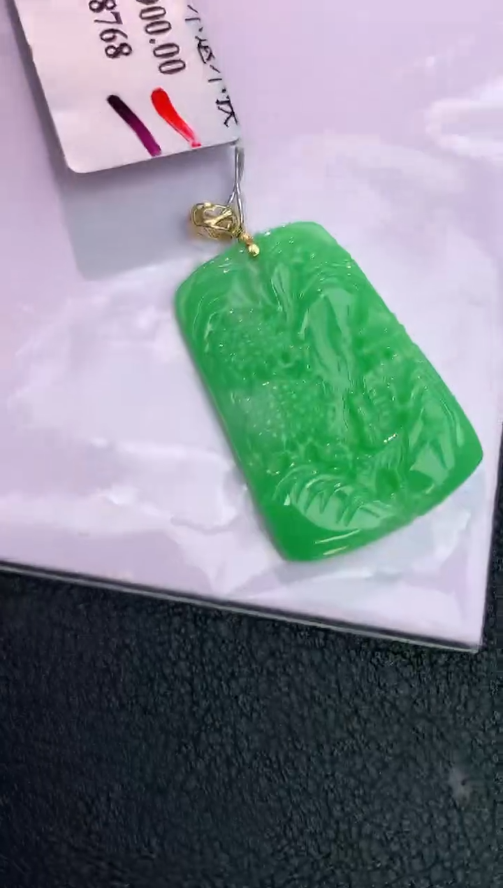 颈饰18K金镶嵌翡翠赠礼盒证书 丁丁