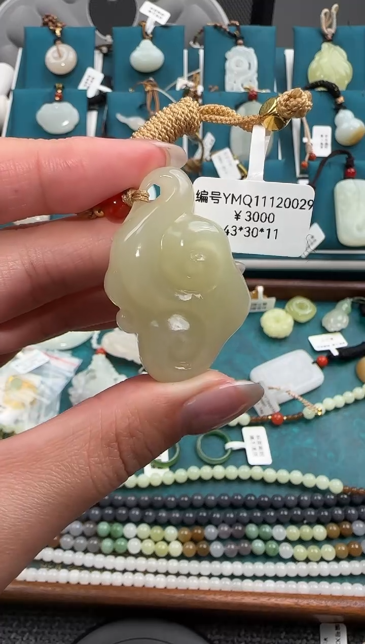 颈饰未镶嵌和田玉吊坠 YMQ