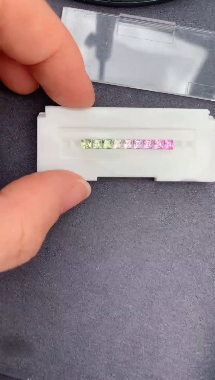 【闪购商品】彩色蓝宝石裸石未镶嵌1.5ct彩蓝宝套盒