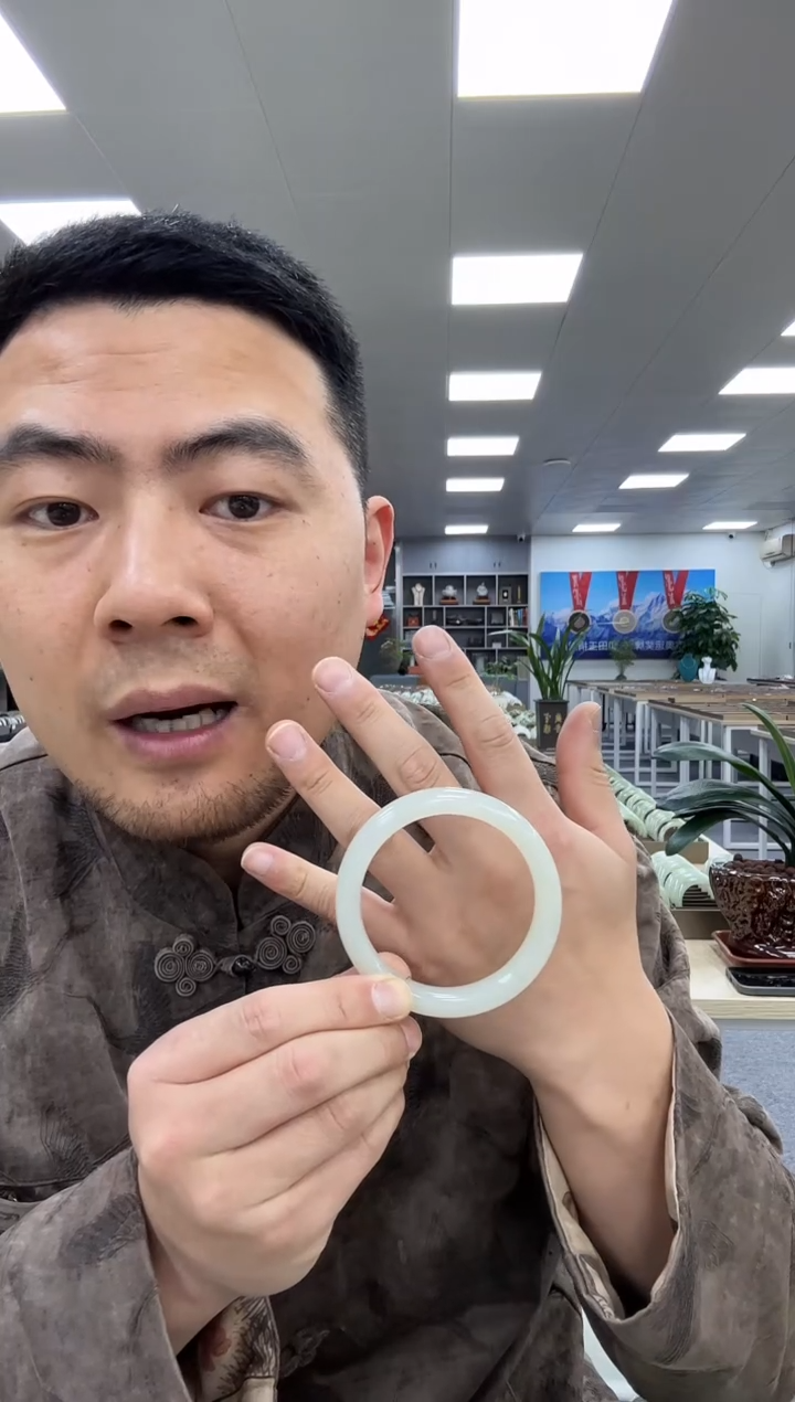 【闪购商品】和田玉手镯未镶嵌暖白51-54  59-61