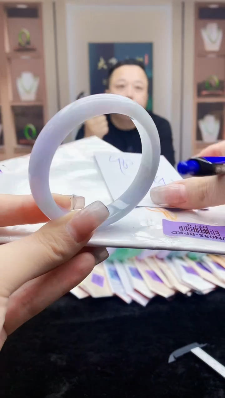 【闪购商品】翡翠手镯未镶嵌    H73-9