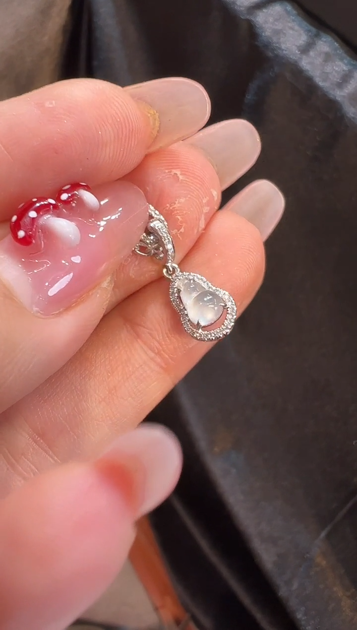 【闪购商品】翡翠颈饰18K金镶嵌吊坠