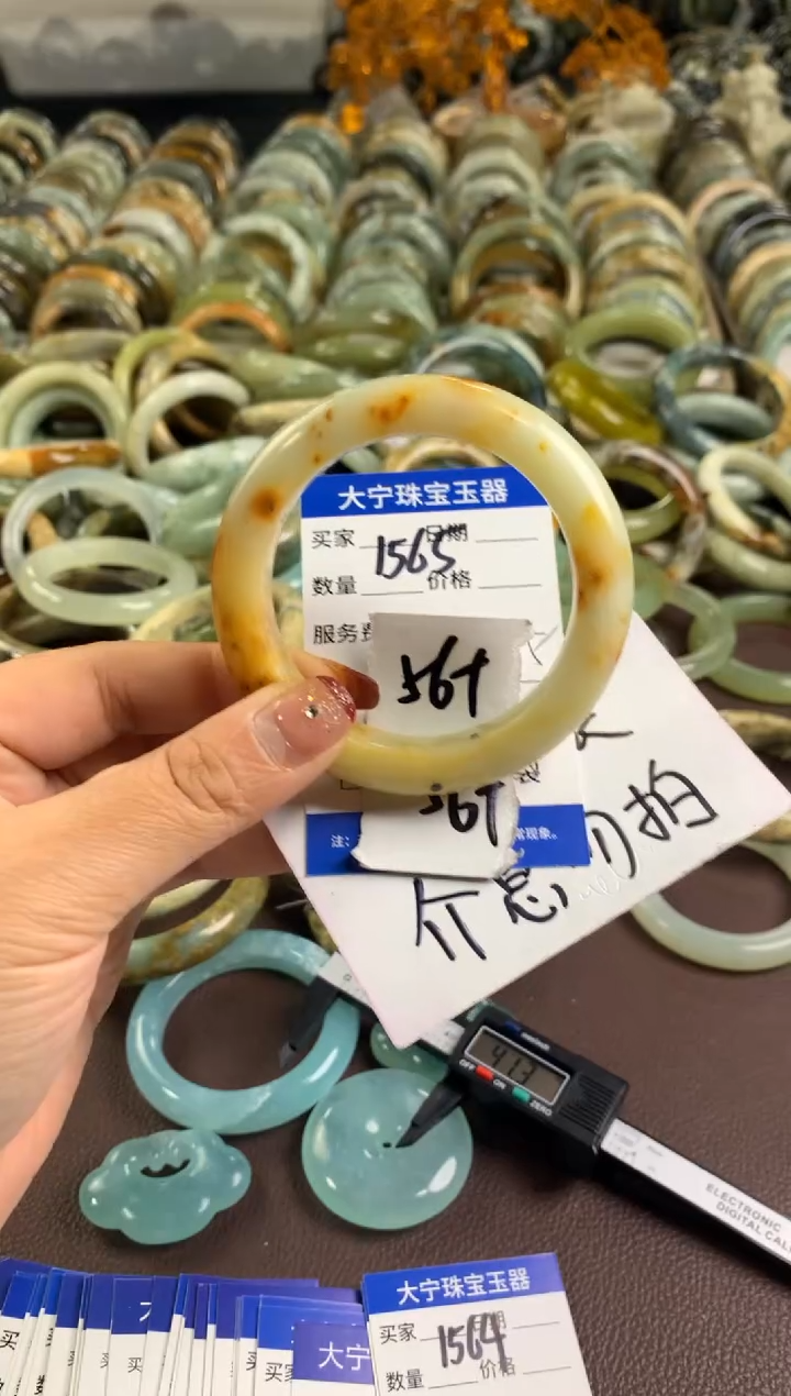 【闪购商品】蛇纹石玉手镯未镶嵌1565