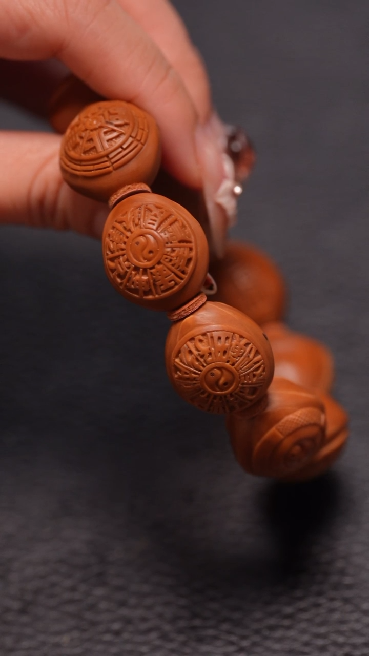 手串橄榄核2.0/铁核四象八卦