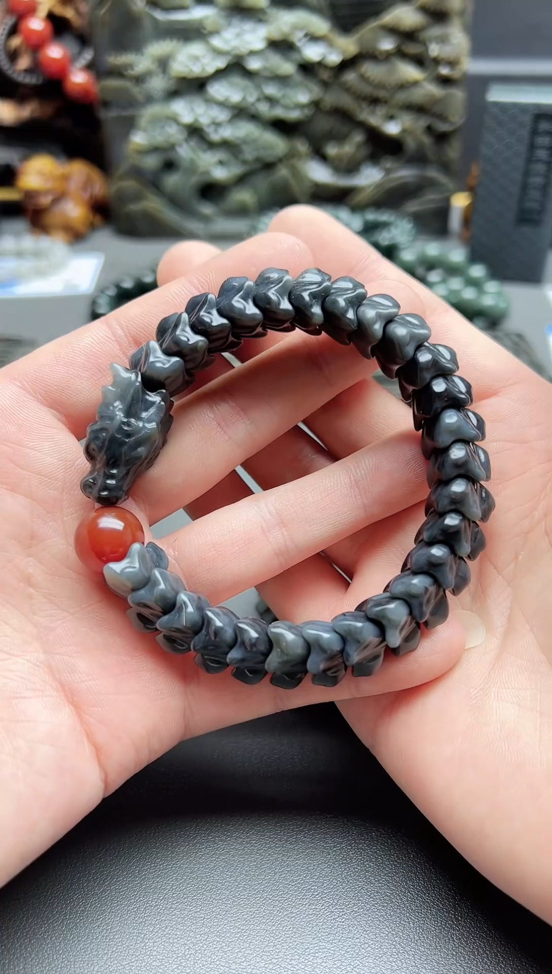 未镶嵌手链和田玉带状青花龙骨手串