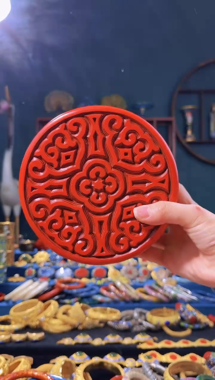 【闪购商品】雕漆剔犀粉盒精品