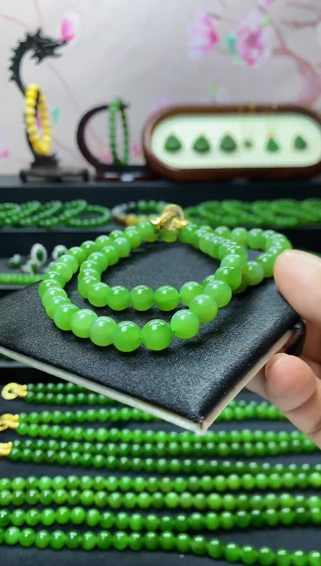 颈饰未镶嵌和田玉（碧玉）8mm冰底荧光妈妈链