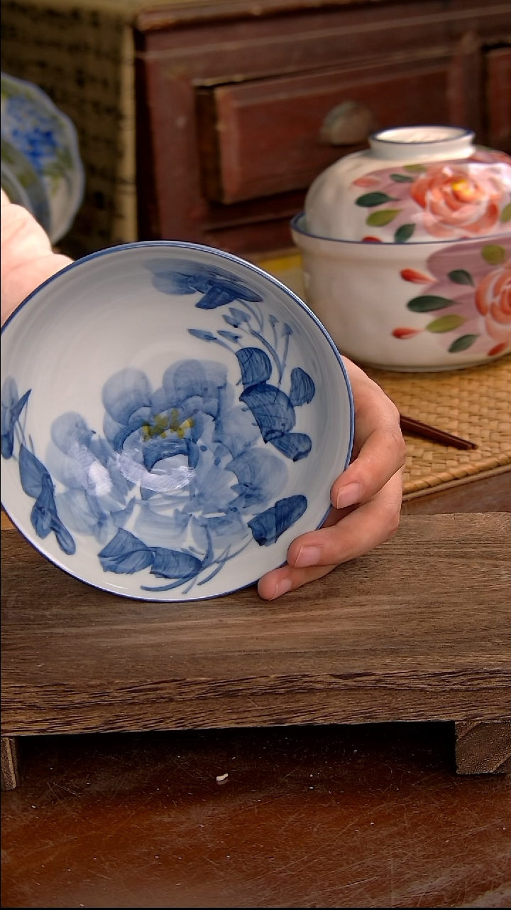 瓷片高白5.5英寸鸡心碗-青花牡丹