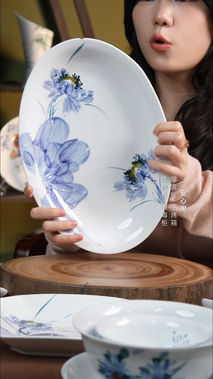 瓷景德镇高温手绘釉下彩12.5英寸窝鱼盘紫紫荷