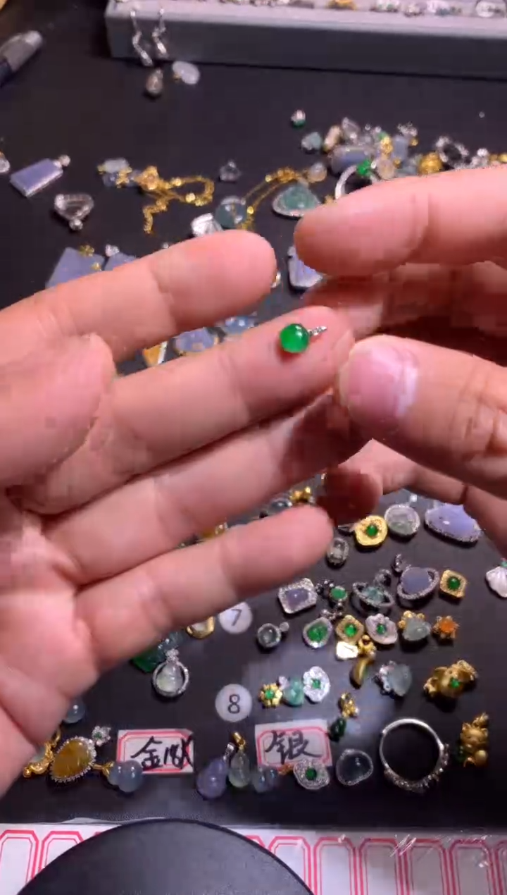 【闪购商品】翡翠吊坠(不含链)18K金镶嵌1