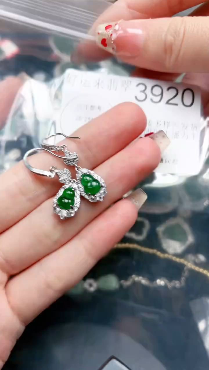 【闪购商品】翡翠颈饰未镶嵌3920赠皮绳