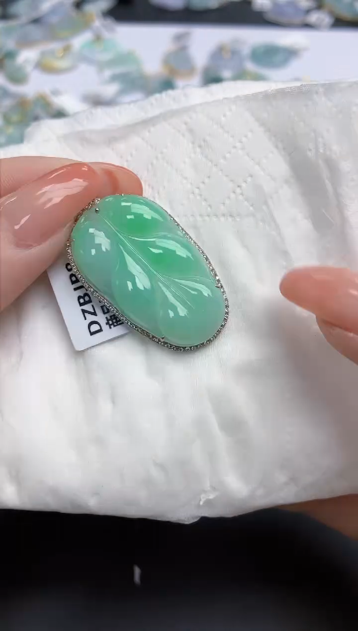 【闪购商品】翡翠颈饰18K金镶嵌天然缅甸翡翠A货
