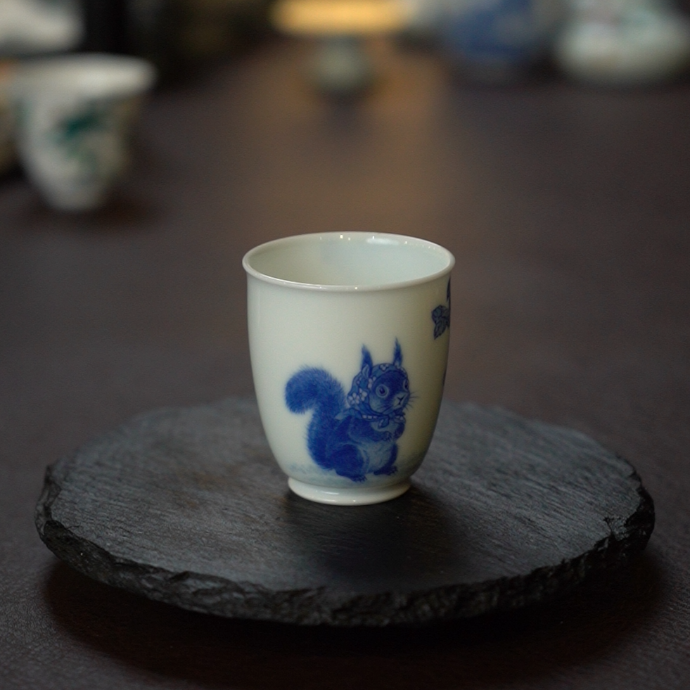（预售）全手绘青花松鼠闻香杯
