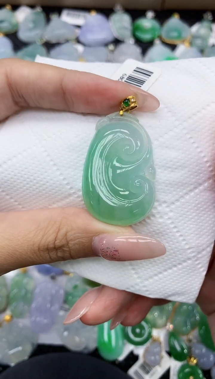 颈饰18K金镶嵌翡翠 1111111111