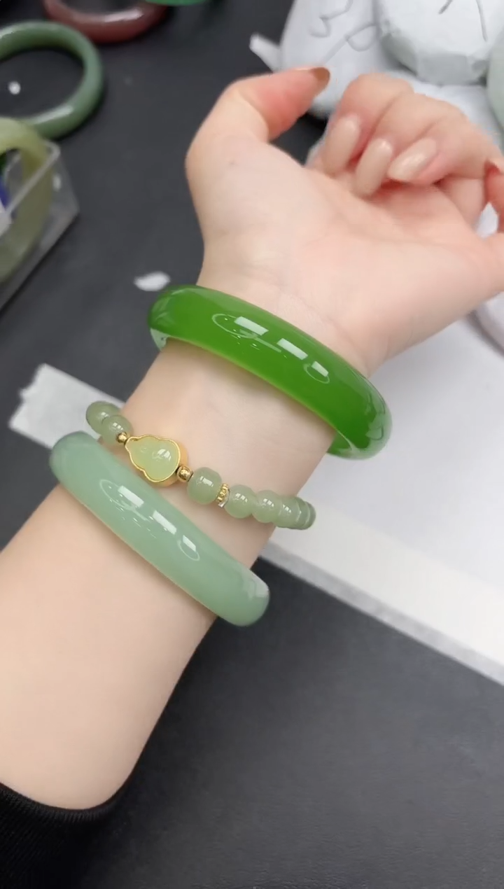 未镶嵌手镯石英质玉65/5960