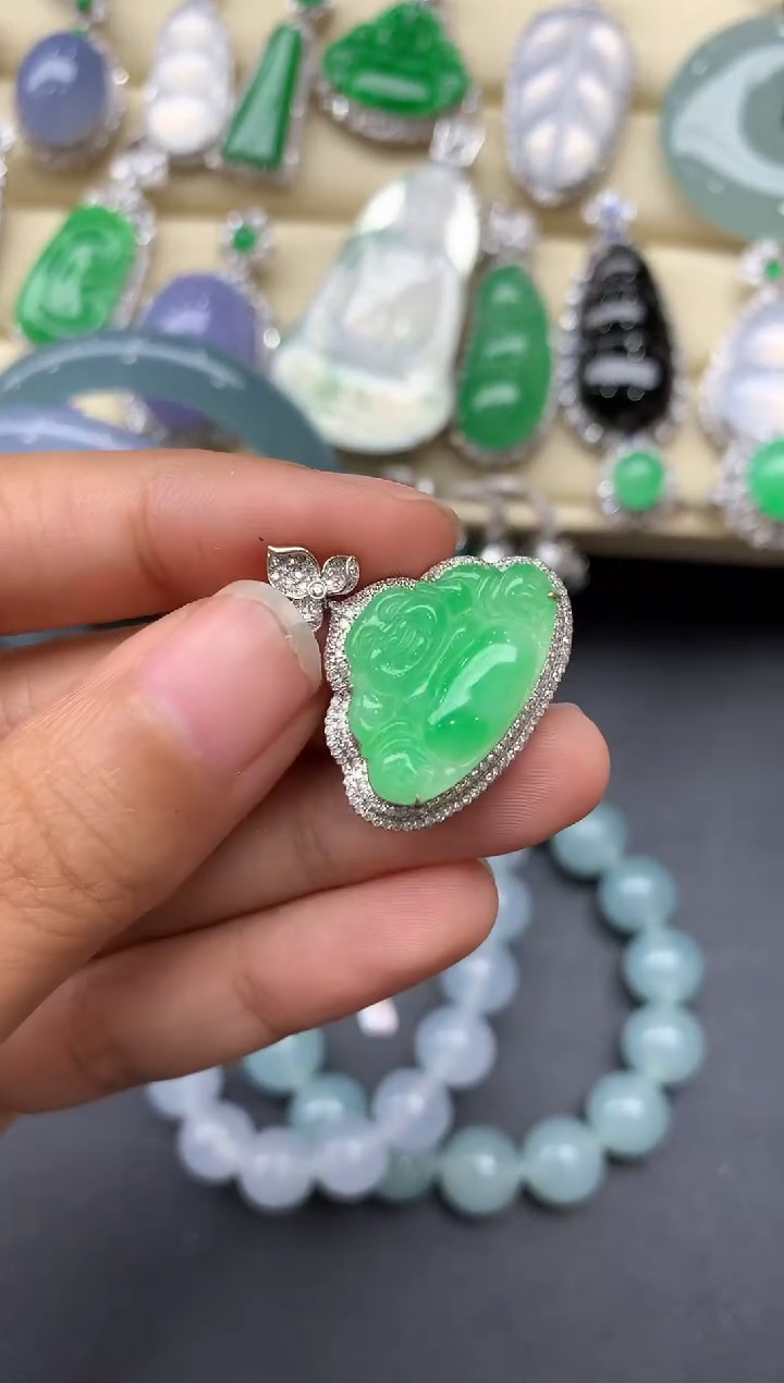 颈饰18K金镶嵌翡翠126-中国好珍宝