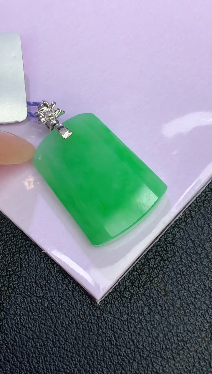 颈饰18K金镶嵌翡翠赠礼盒证书 麦麦