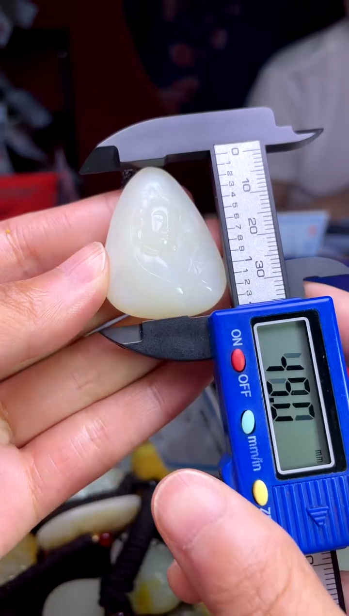 和田玉未镶嵌颈饰1