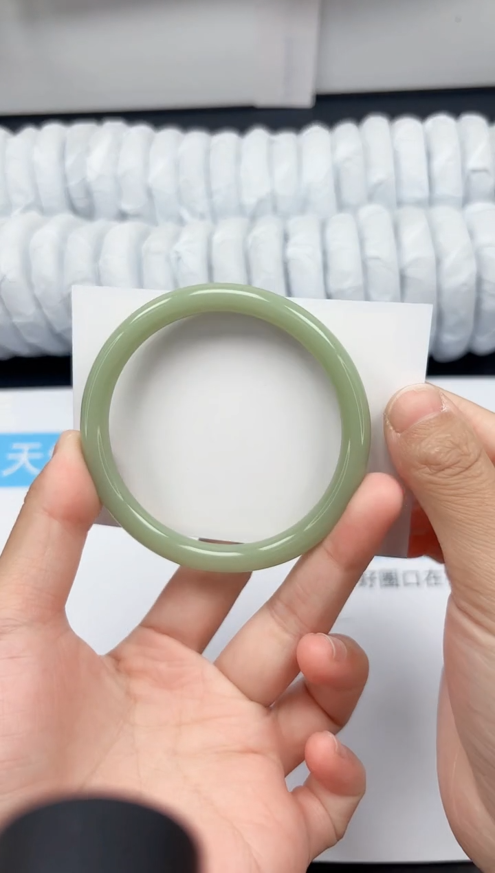 【闪购商品】石英质玉手镯未镶嵌77-60.8