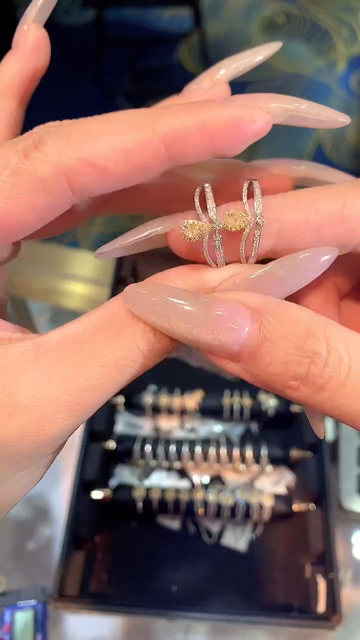 【闪购商品】钻石戒指18K金镶嵌戒指多样性发一