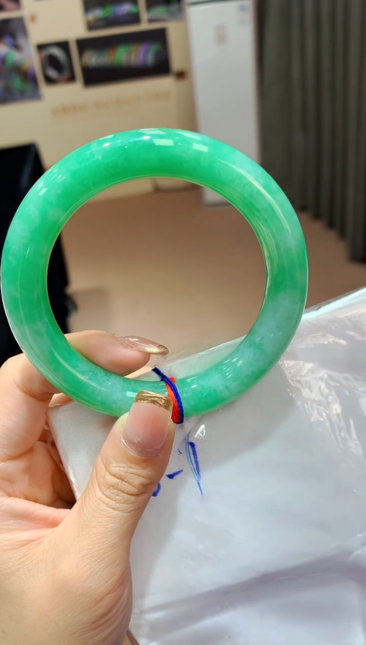 翡翠未镶嵌手镯翡翠手镯下单联系小耳机拍一发一