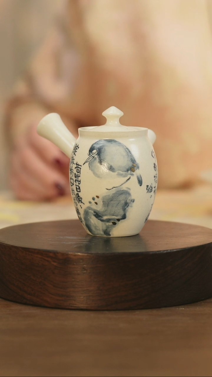 【闪购商品】景德镇手工山隅小鸟提手壶