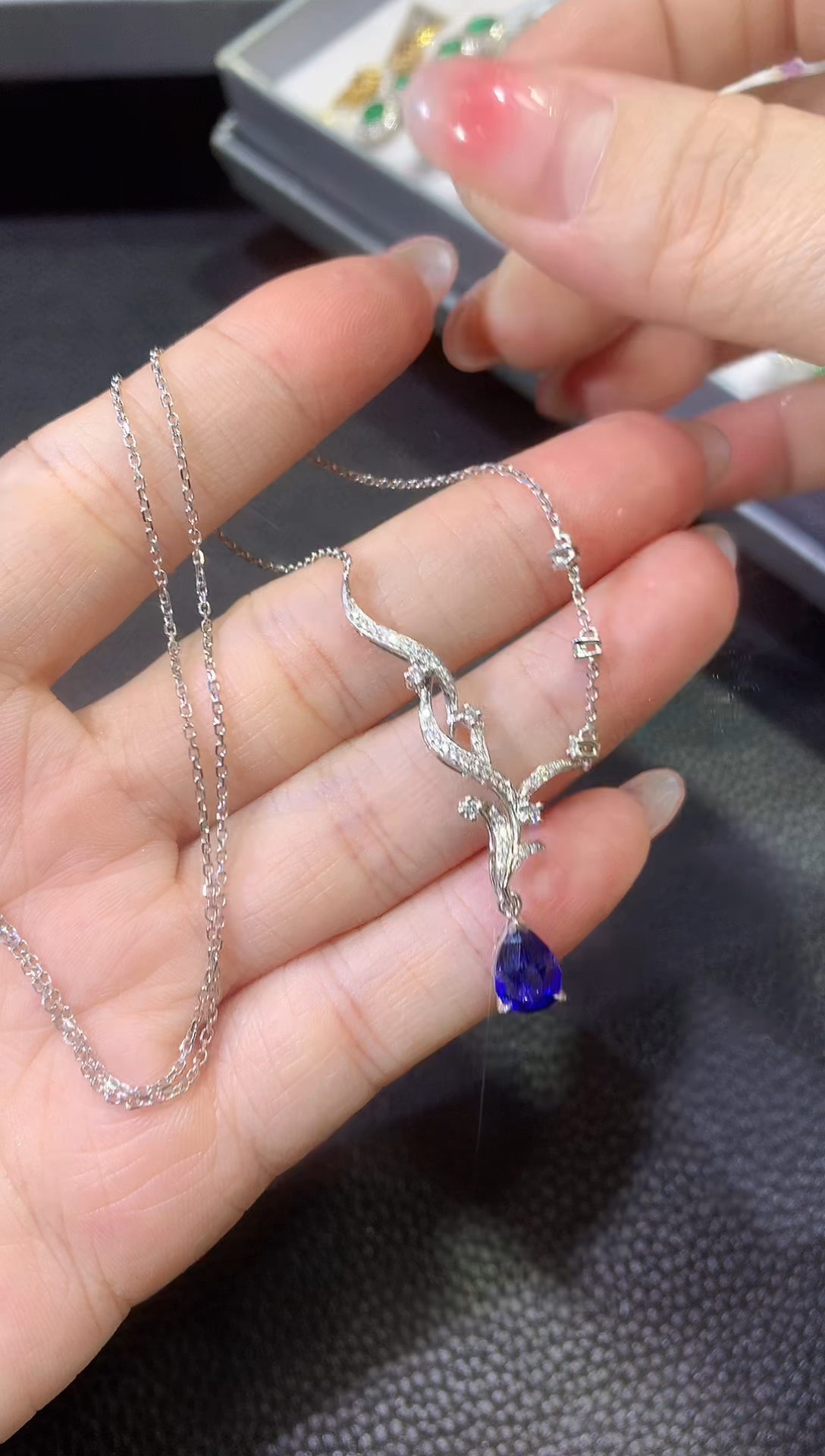 【闪购商品】蓝宝石套链18K金镶嵌W56 