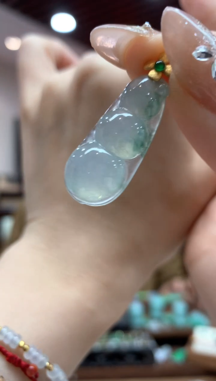 【闪购商品】翡翠吊坠(不含链)18K金镶嵌豆子