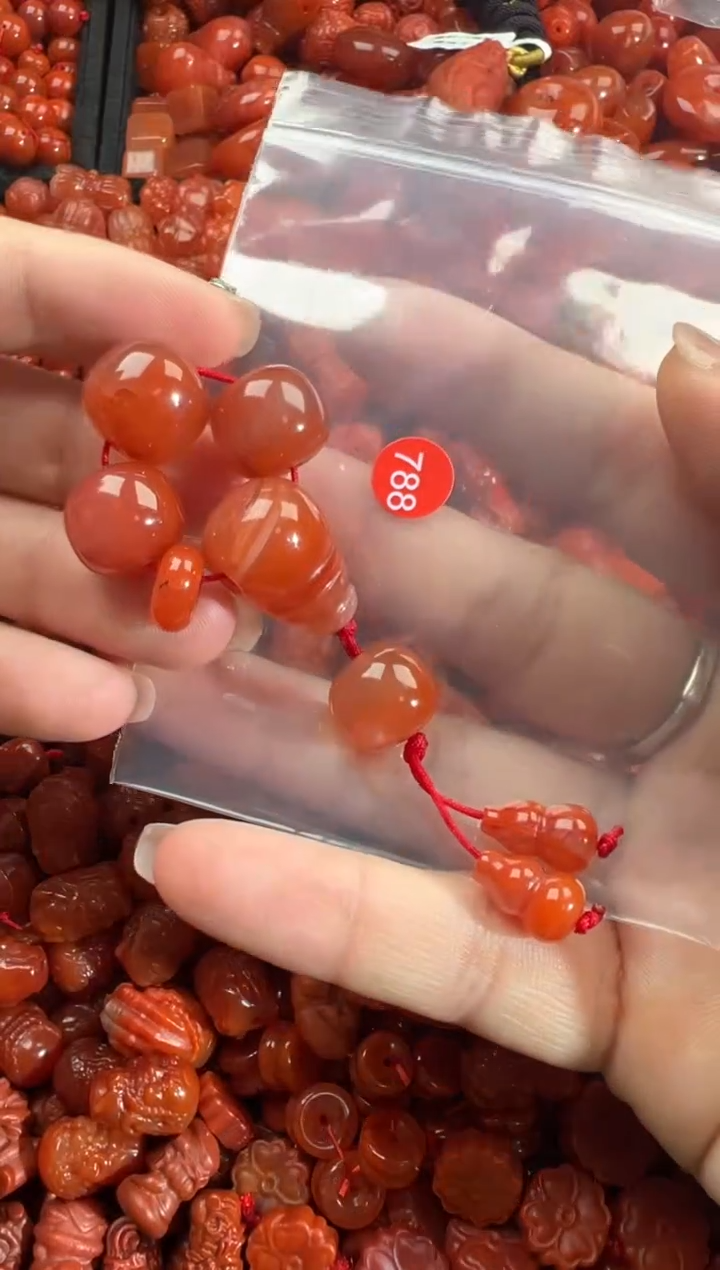 南红玛瑙未镶嵌颈饰1